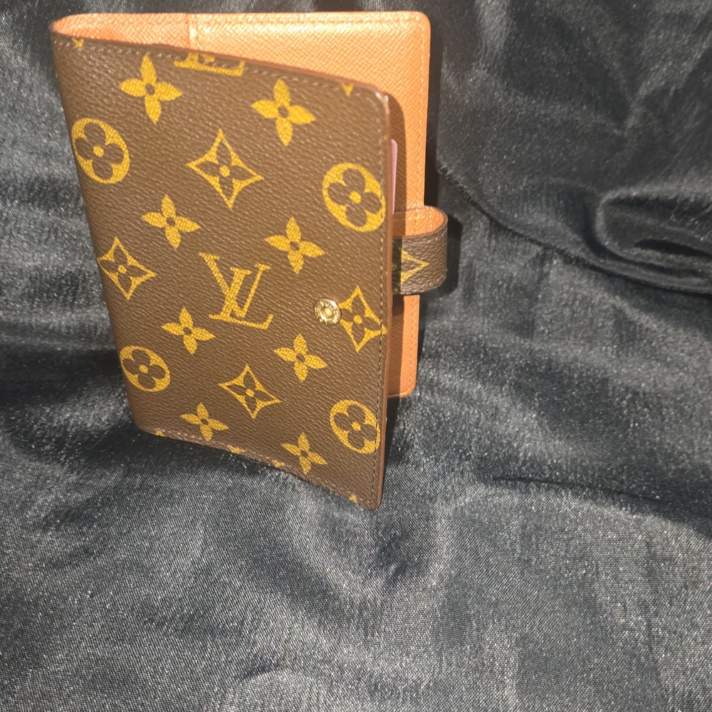 Louis Vuitton Agenda - Picture 10 of 11